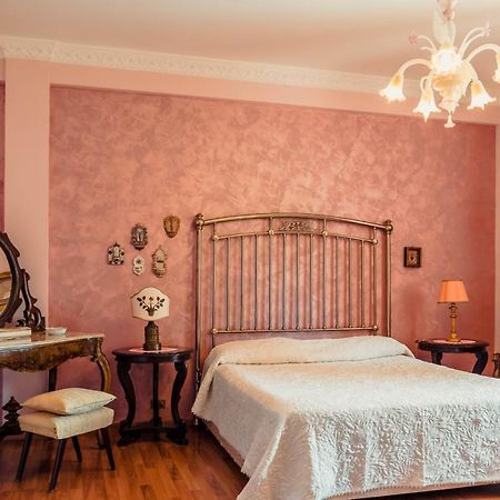 מונריאלה B&B Elvira Al Duomo מראה חיצוני תמונה