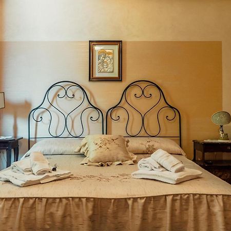 מונריאלה B&B Elvira Al Duomo מראה חיצוני תמונה