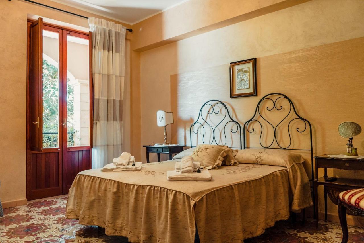 מונריאלה B&B Elvira Al Duomo מראה חיצוני תמונה