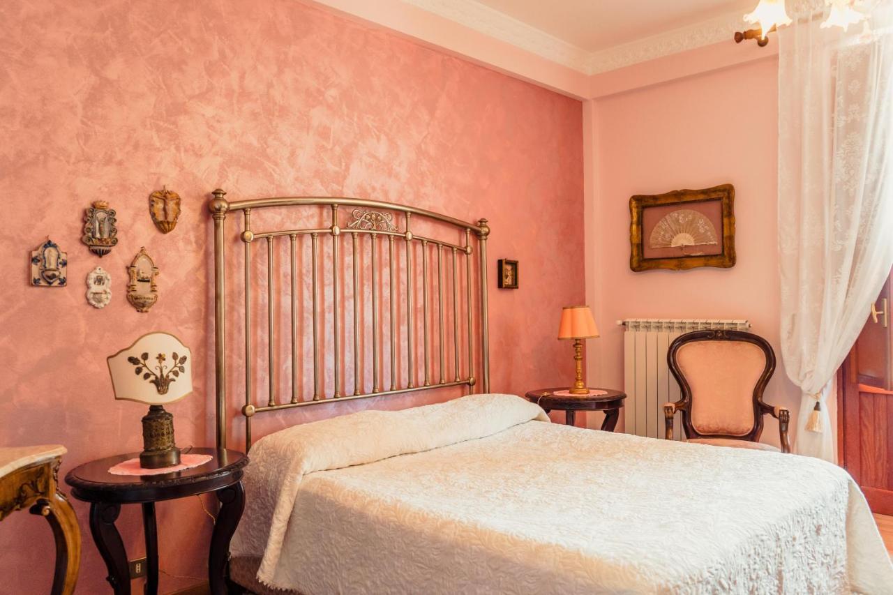 מונריאלה B&B Elvira Al Duomo מראה חיצוני תמונה