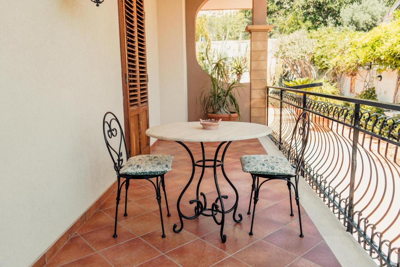 מונריאלה B&B Elvira Al Duomo מראה חיצוני תמונה