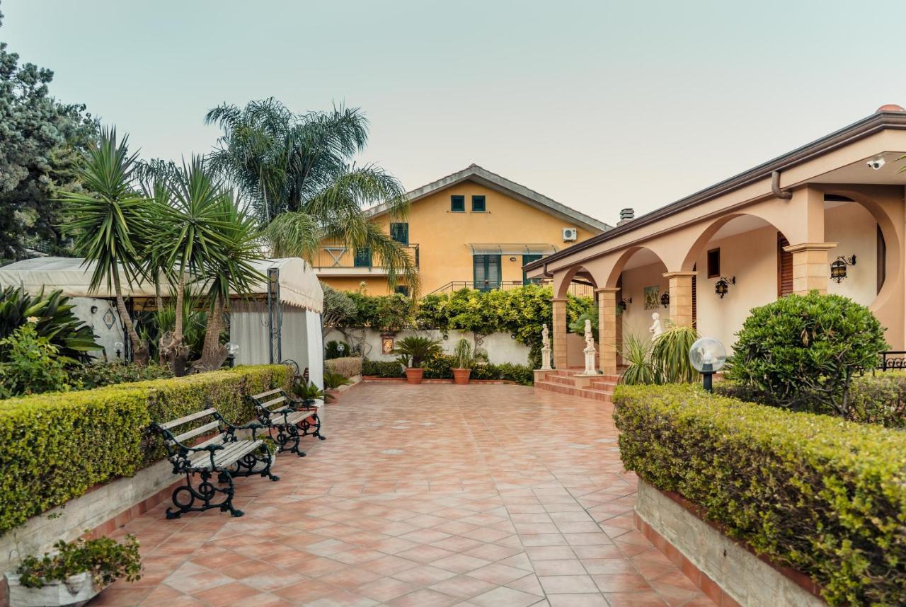 מונריאלה B&B Elvira Al Duomo מראה חיצוני תמונה