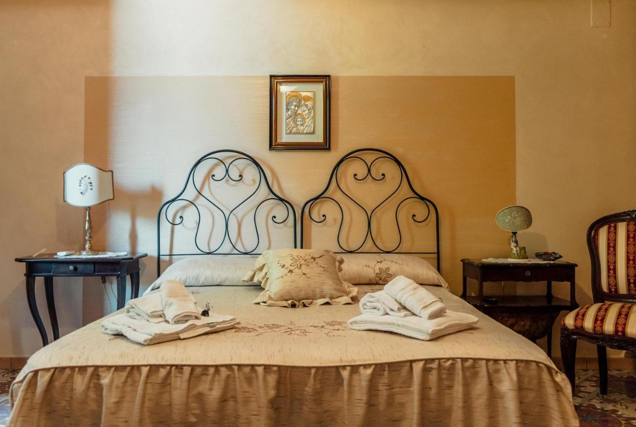 מונריאלה B&B Elvira Al Duomo מראה חיצוני תמונה