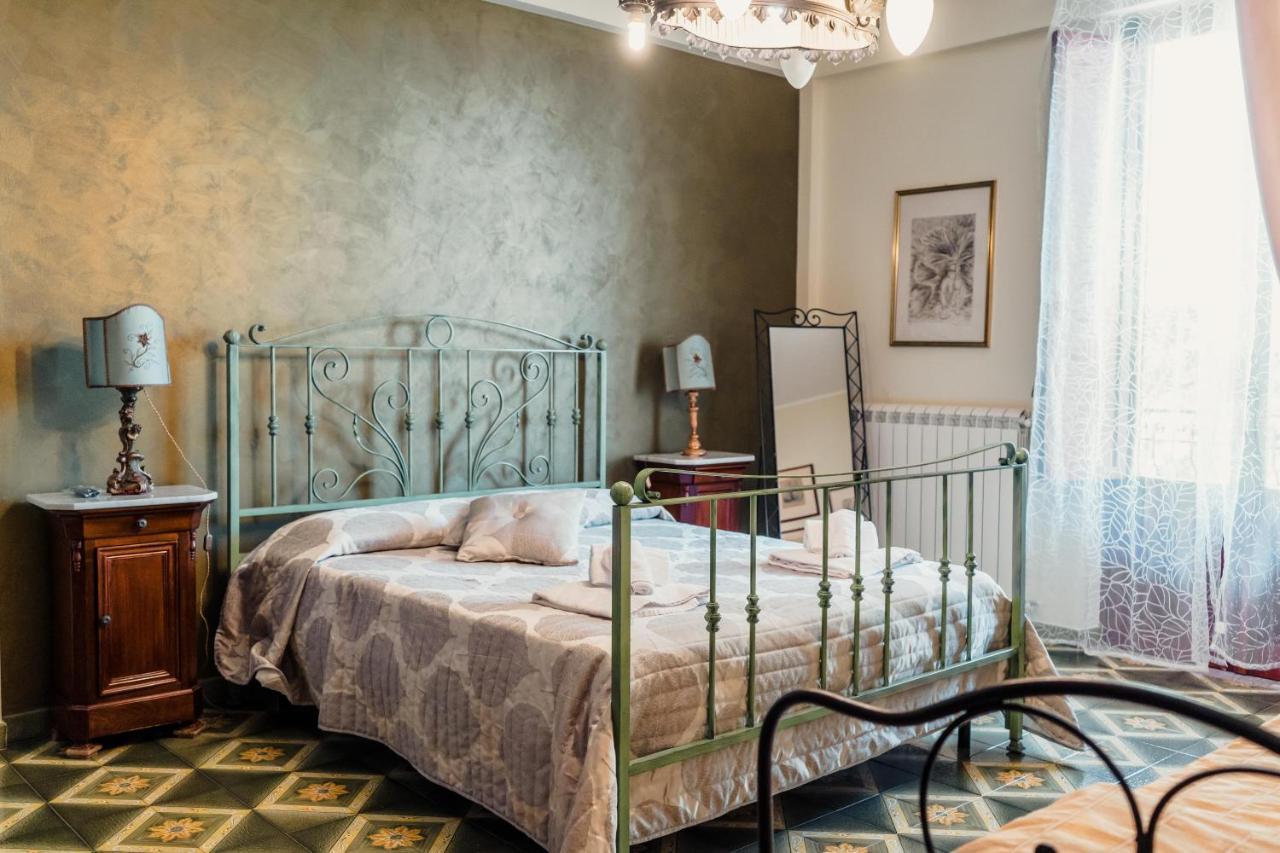 מונריאלה B&B Elvira Al Duomo מראה חיצוני תמונה